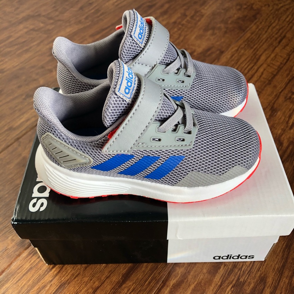 •ADIDAS• DURAMO Size 8 SNEAKERS BRAND NEW IN BOX